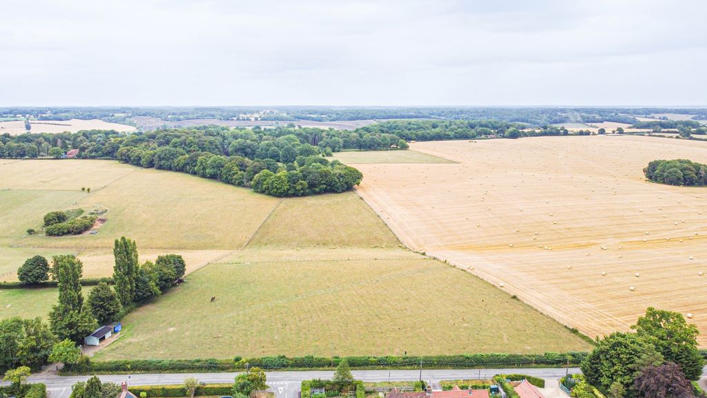 Property photo 1 of 9 Paddock