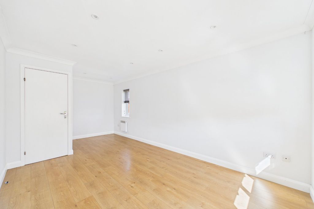 Property photo 3 of 6 Picture No. 09