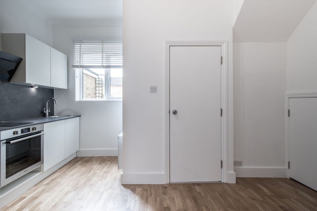 Property photo 2 of 14 Bedroom