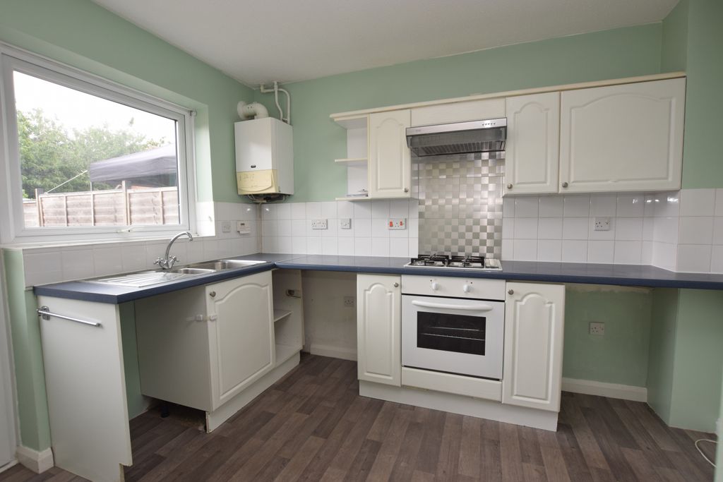 Property photo 3 of 8 Kitchen