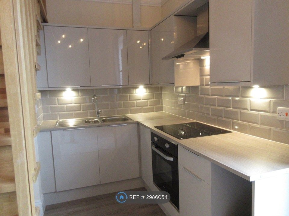 Property photo 1 of 10 Kitchen