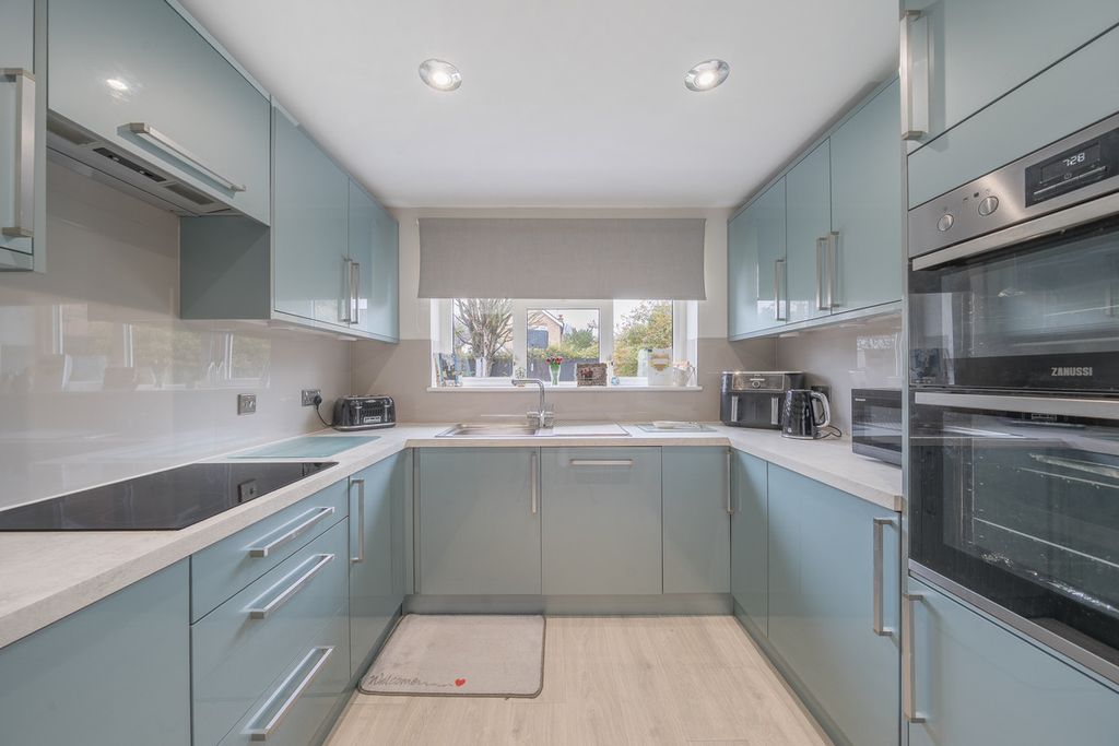 Property photo 3 of 23