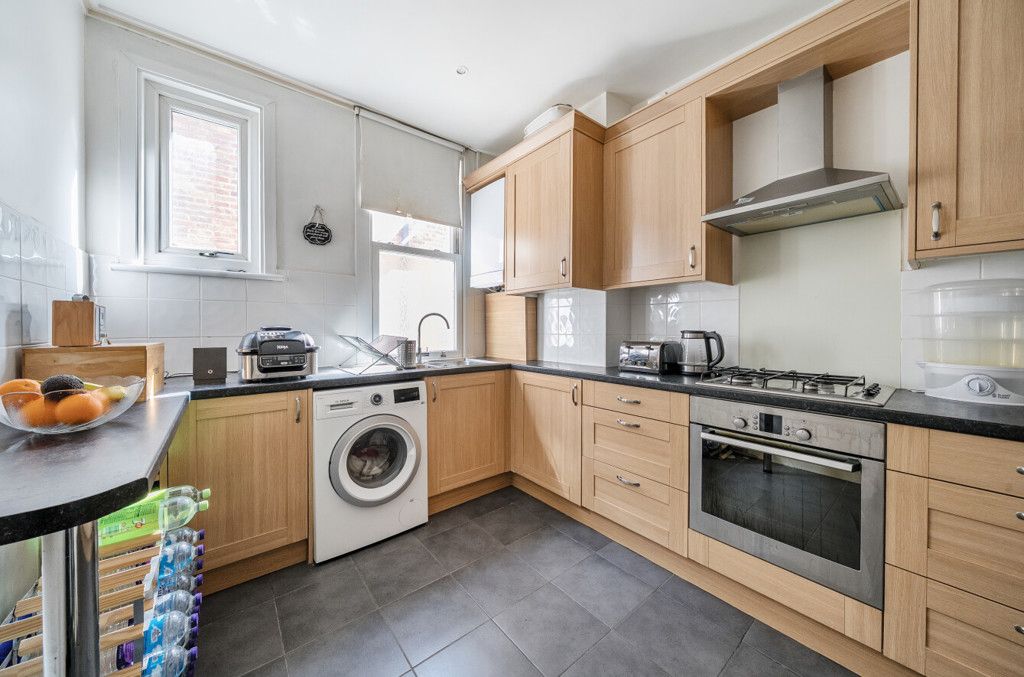 Property photo 3 of 10 Kitchen