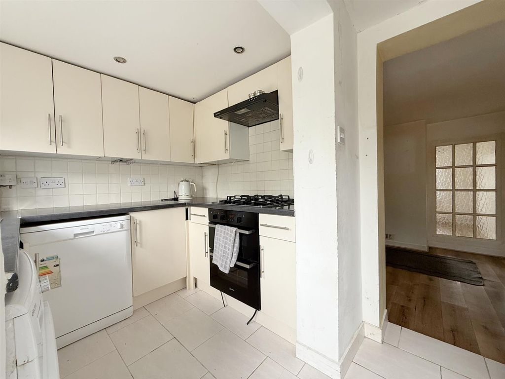 Property photo 2 of 10 Kitchen 1.Jfif.Jpg
