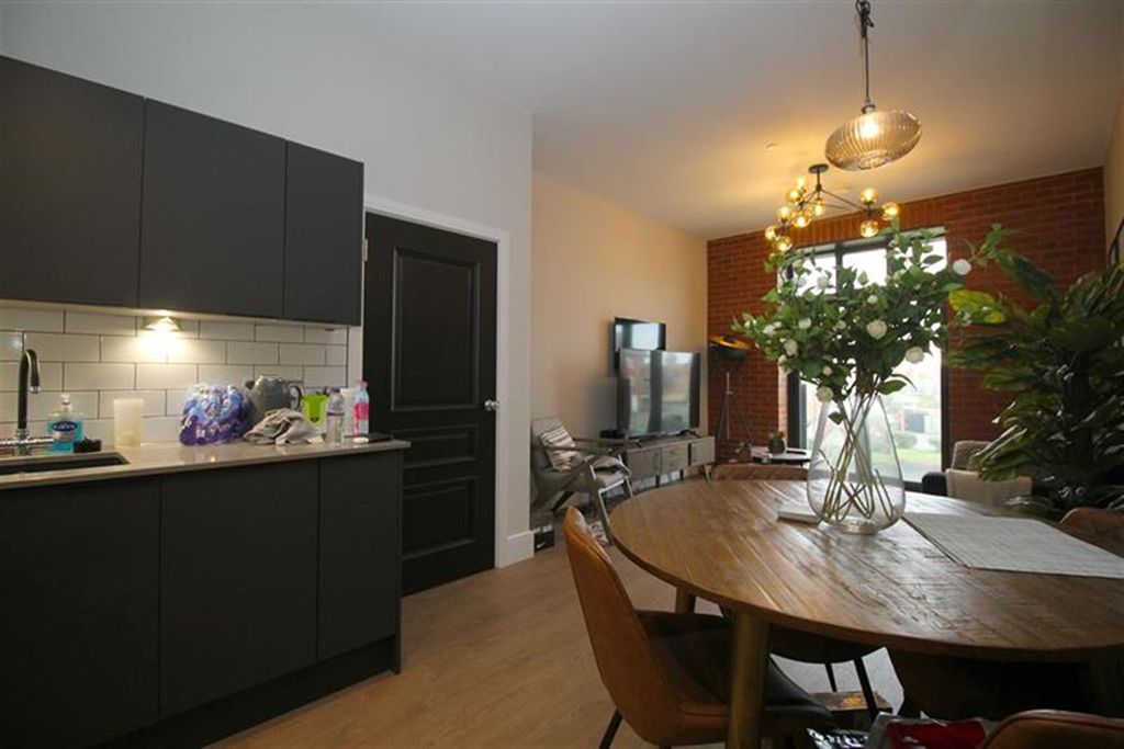 Property photo 3 of 20 Lounge / Diner