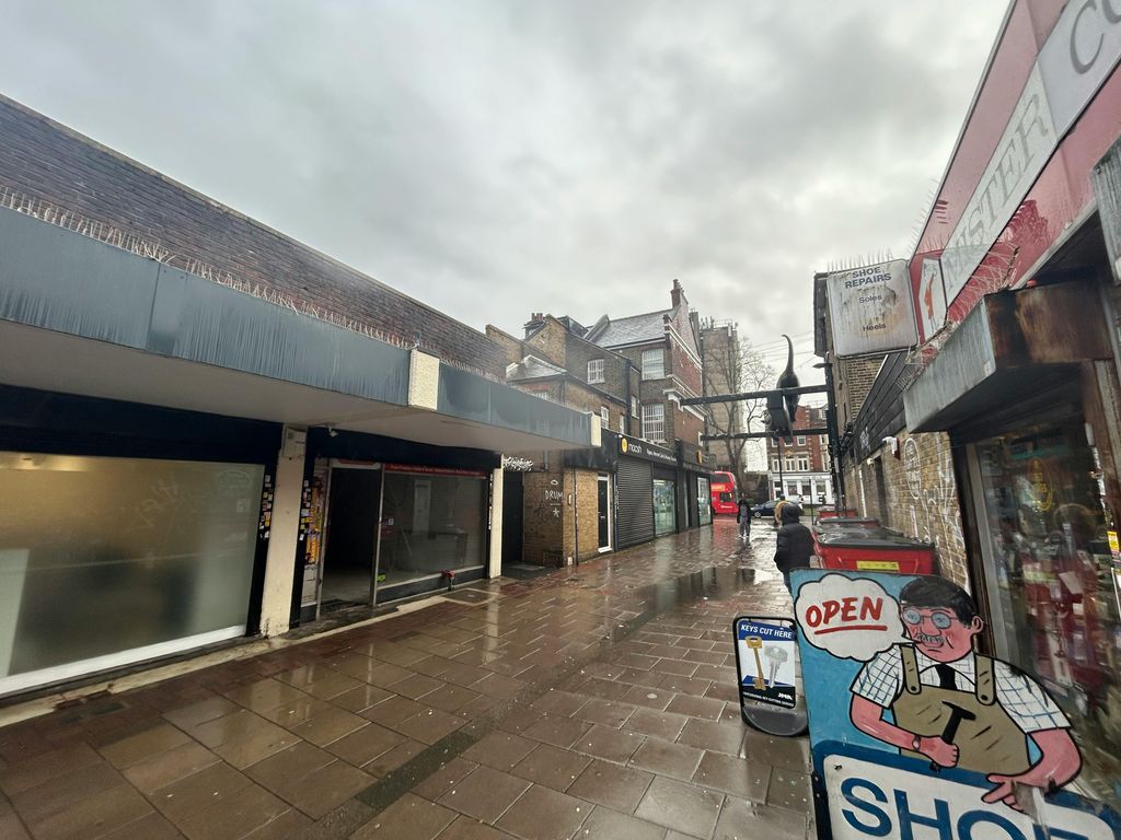 Property photo 1 of 2 36 Winslade Way.Jpg