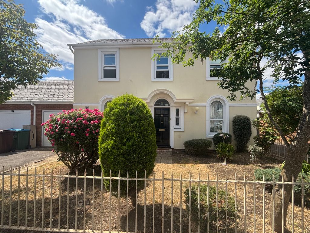 Property photo 1 of 11