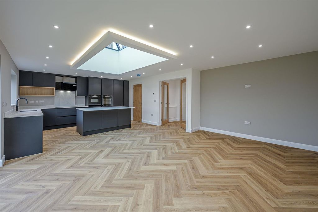 Property photo 2 of 36