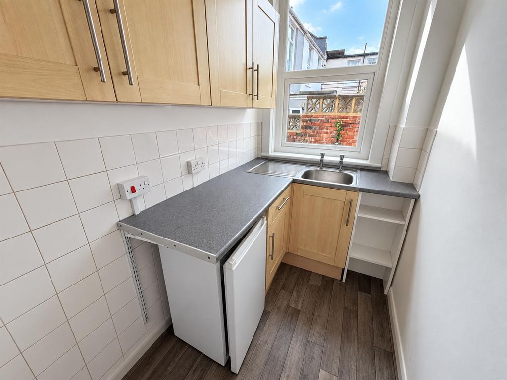 Property photo 3 of 6