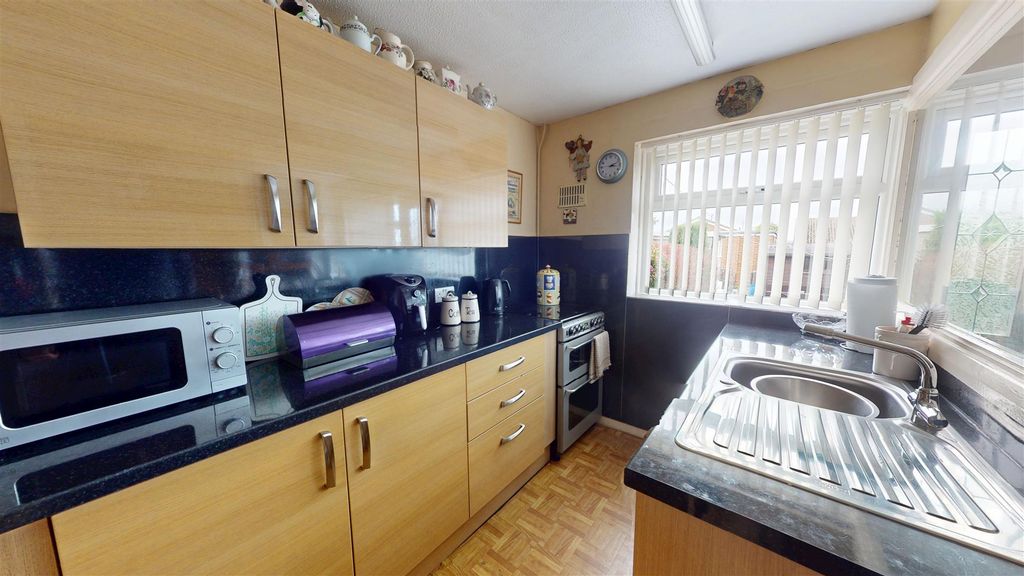 Property photo 3 of 12 Kitchen