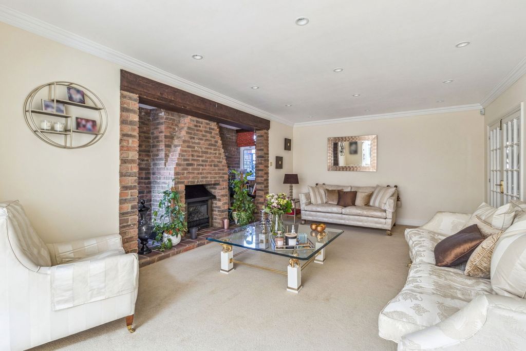 Property photo 3 of 27