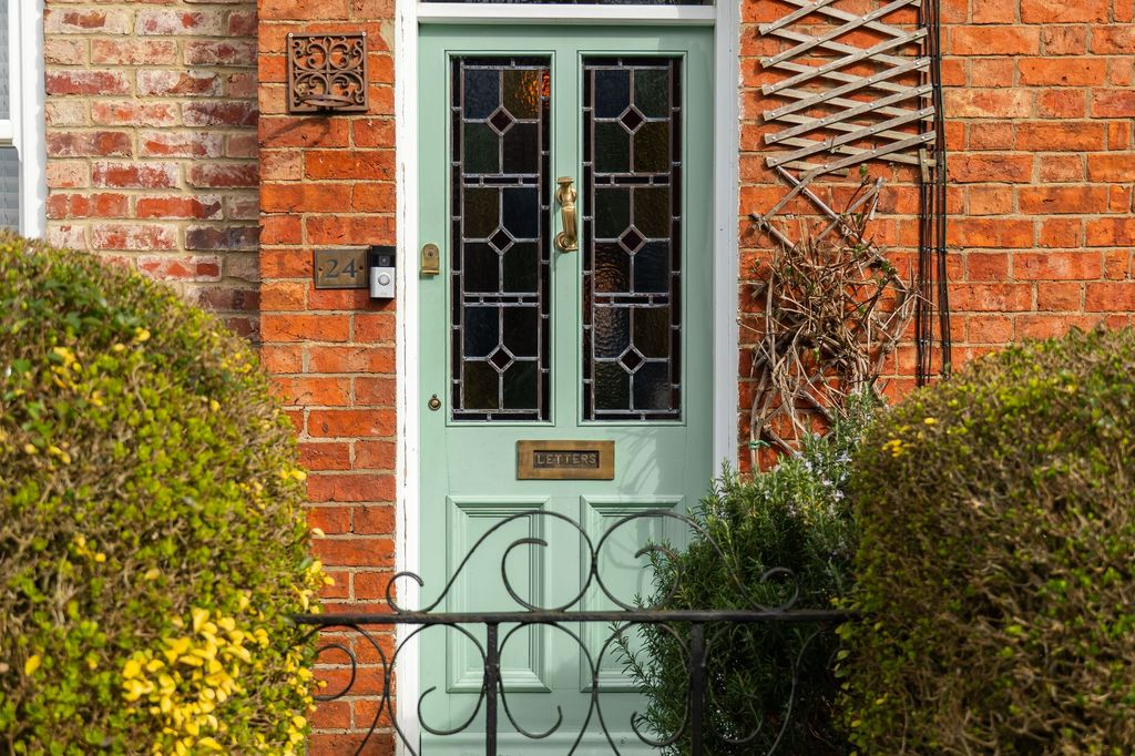 Property photo 2 of 27