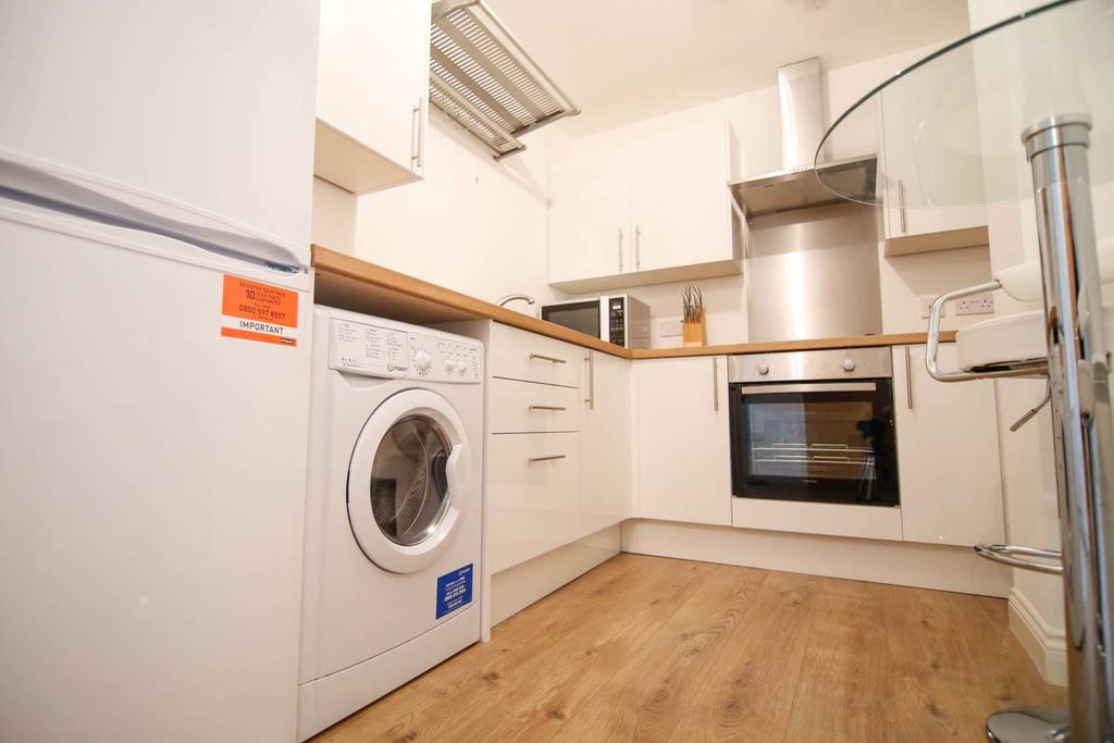 Property photo 3 of 7 Kitchen