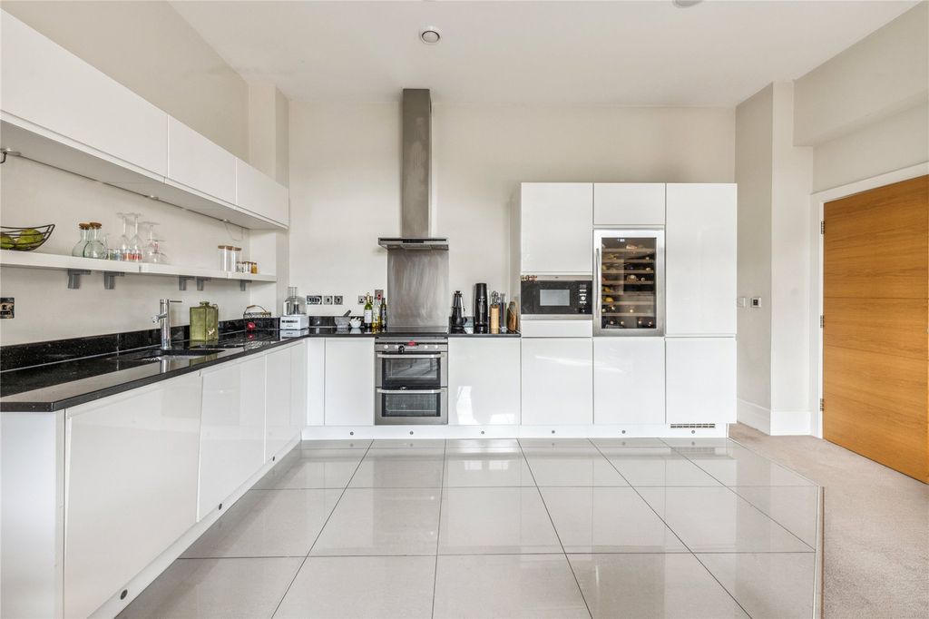 Property photo 2 of 8 Kitchen