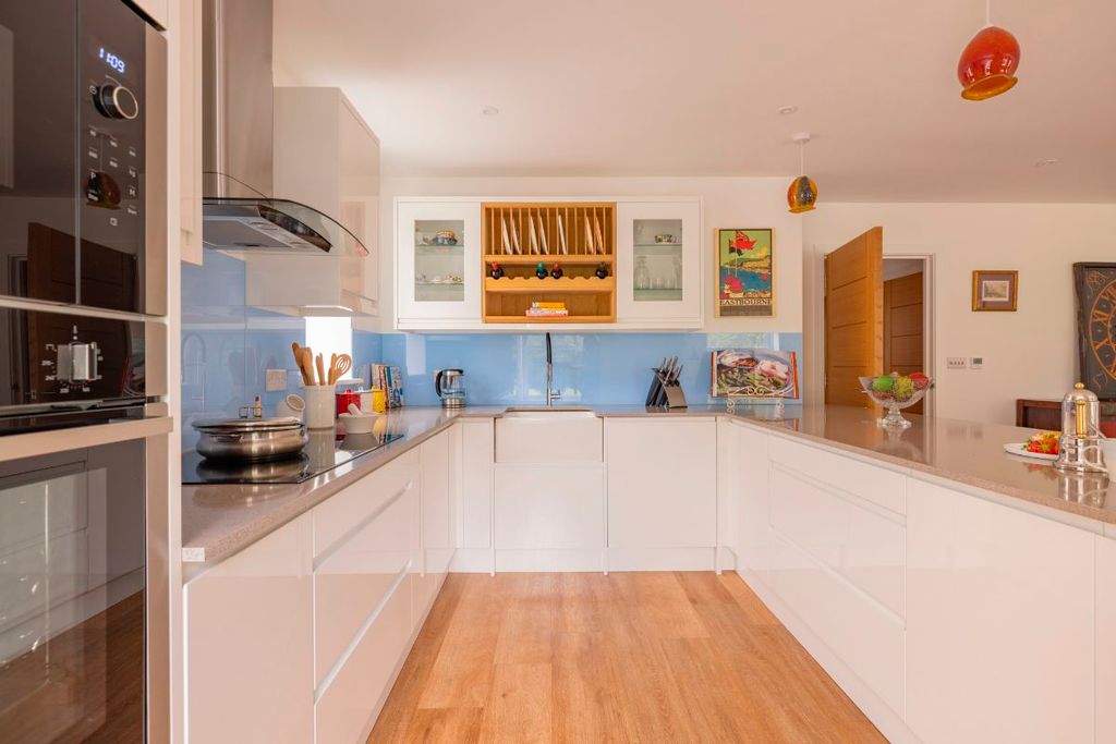 Property photo 1 of 17 Kitchen
