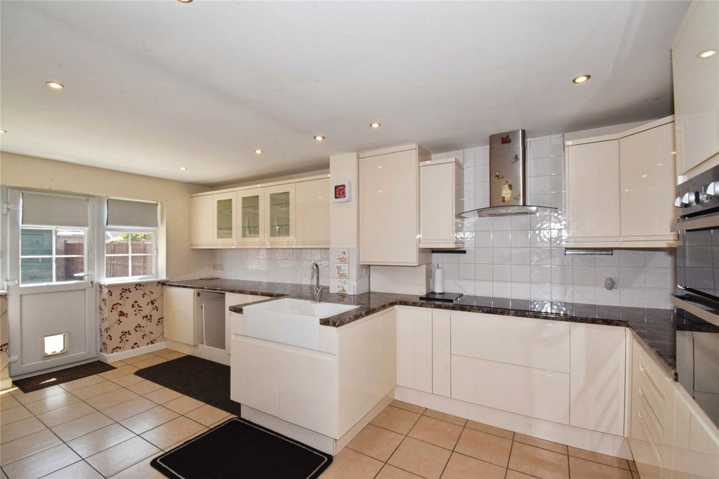 Property photo 3 of 20 Kitchen
