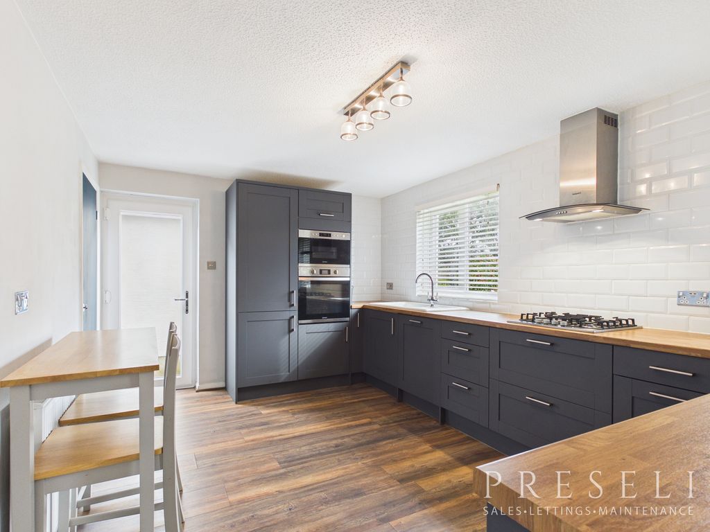 Property photo 2 of 18 Cam05119G0-Pr0087-Still007