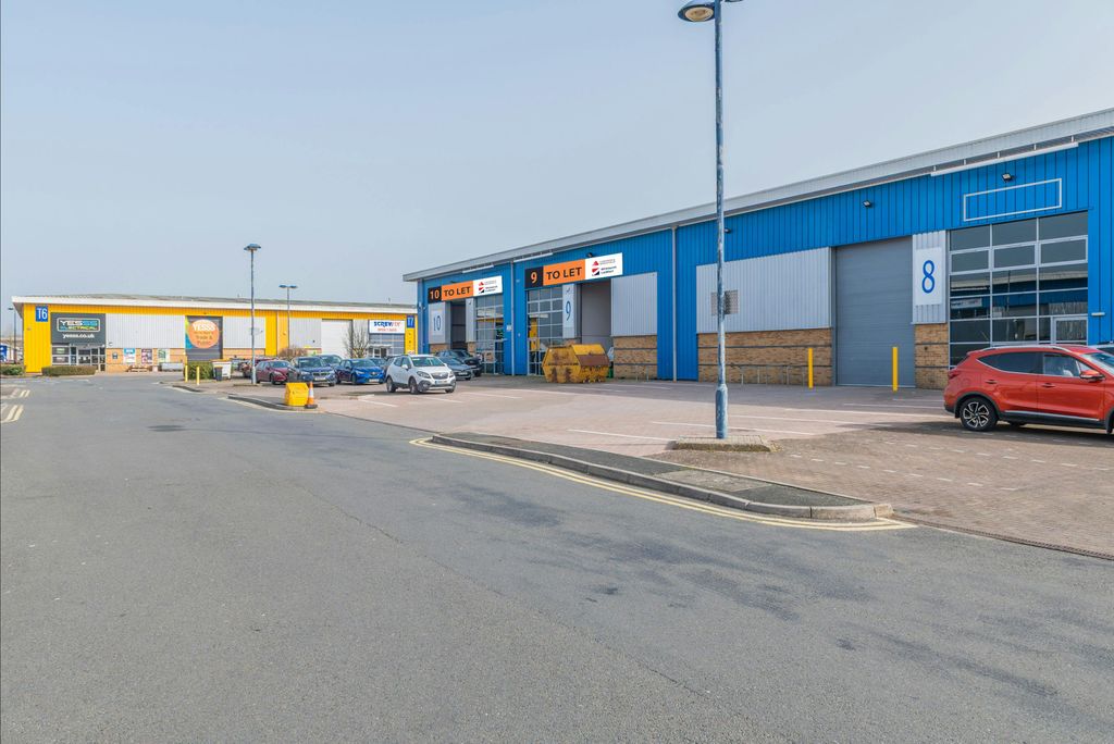 Property photo 1 of 8 Io Centre &amp; Equity Trade Centre, Swindon-61.Jpg