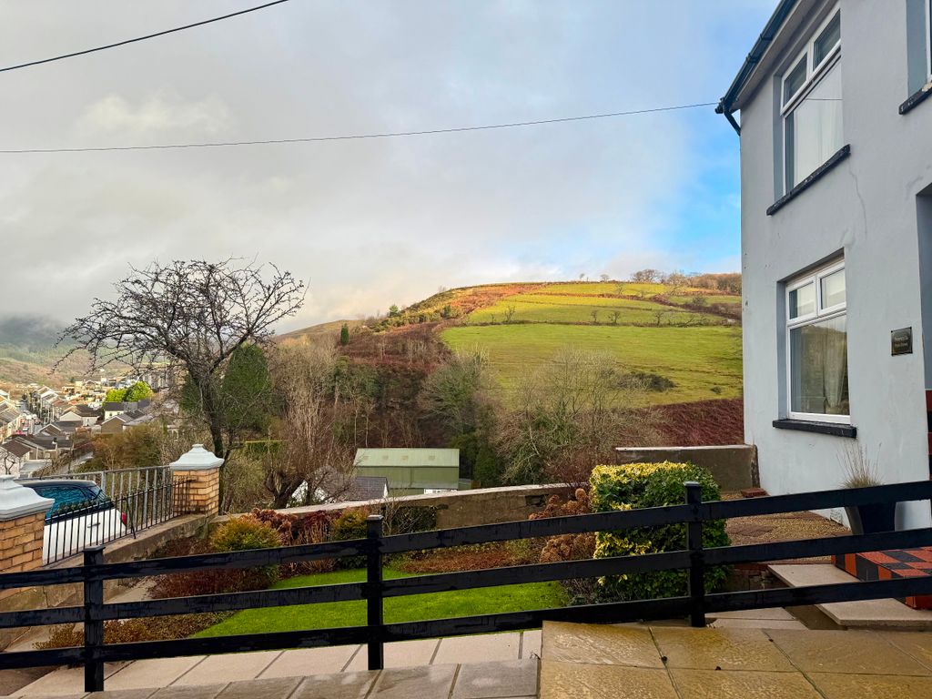 Property photo 2 of 27