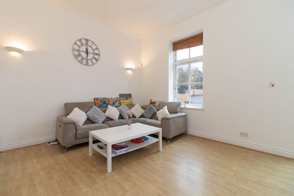 Property photo 3 of 24 Lounge