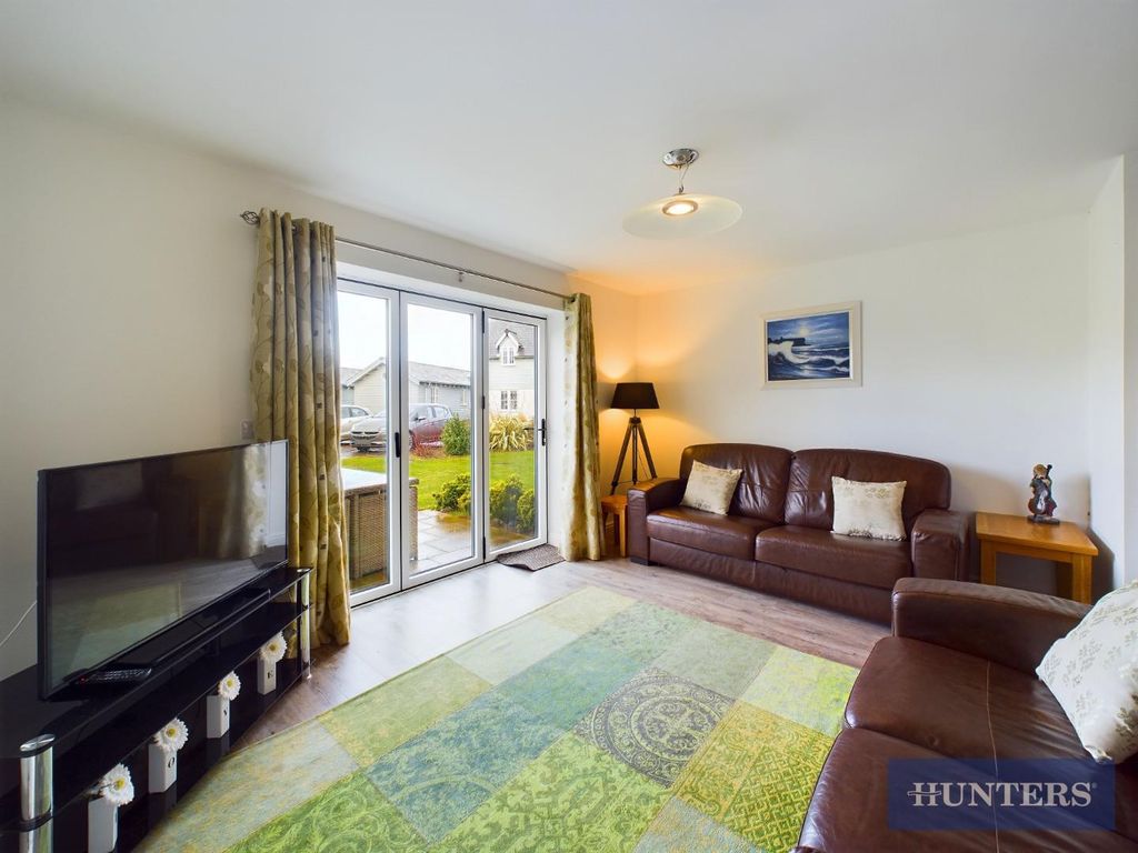 Property photo 3 of 17 Living Room