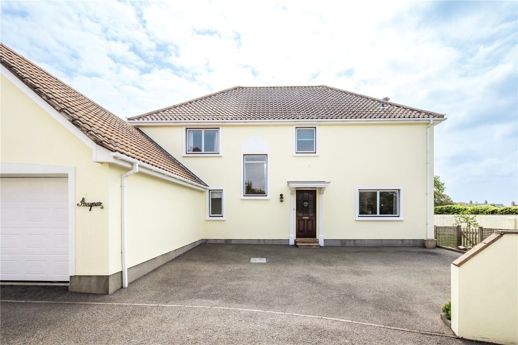 Property photo 1 of 18 External