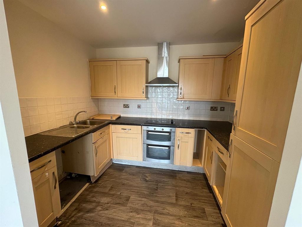 Property photo 2 of 5 Kitchen