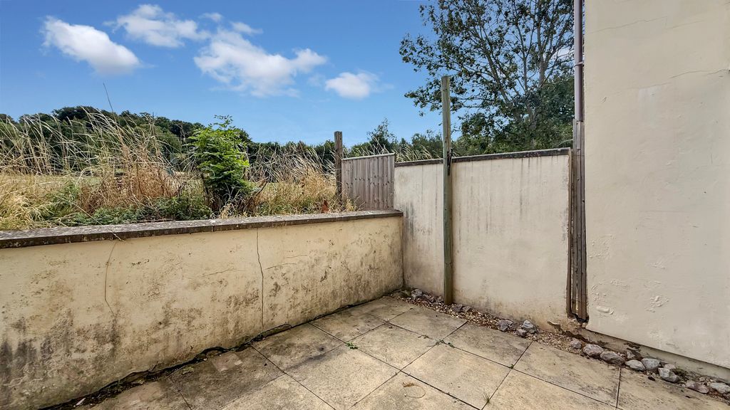 Property photo 2 of 11 Garden