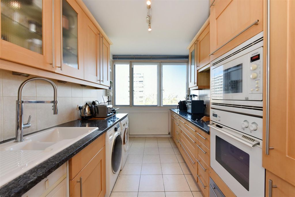 Property photo 2 of 14 Flat 65 Raynham (2).Jpg