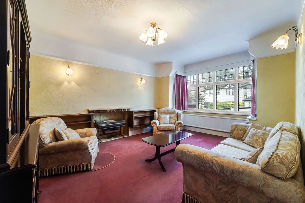 Property photo 2 of 11