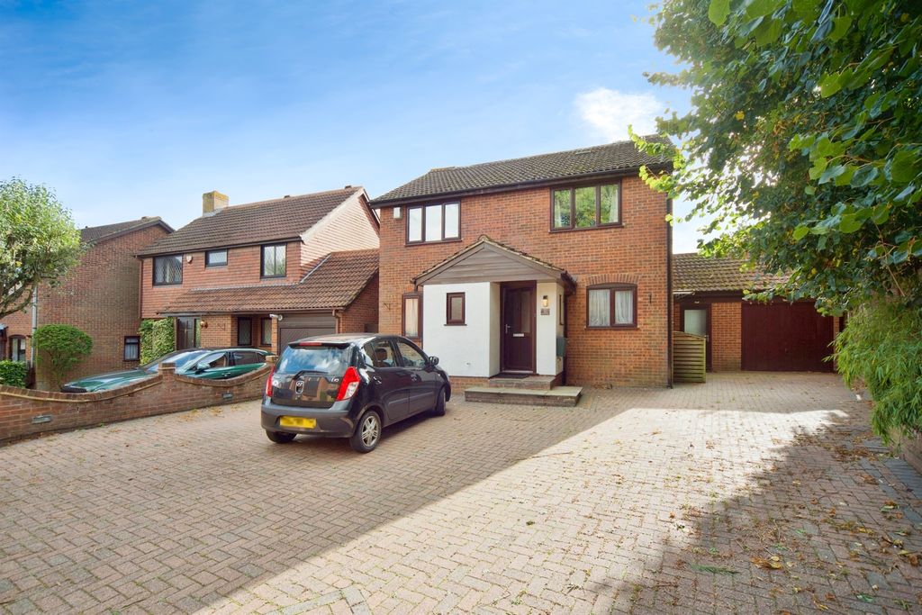 Property photo 1 of 27