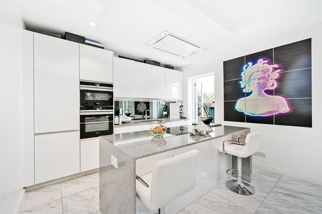 Property photo 1 of 8 Picture No. 15