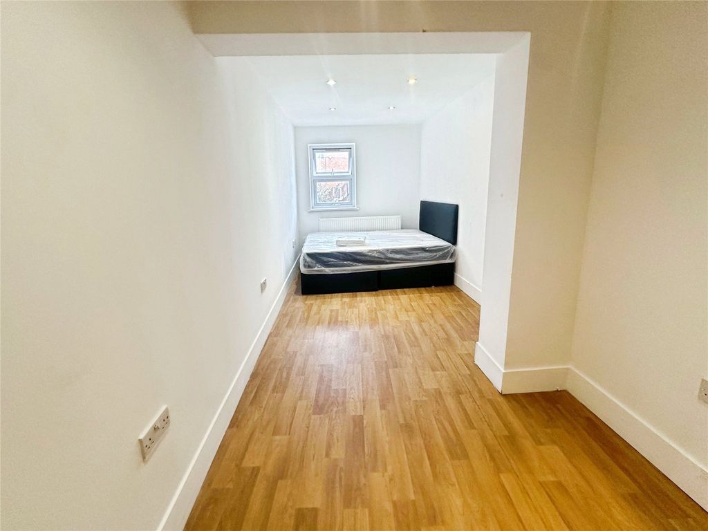 Property photo 2 of 7 Bedroom