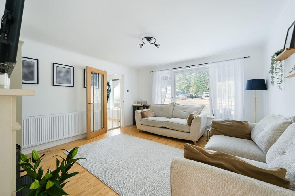 Property photo 2 of 14 Harvester Road