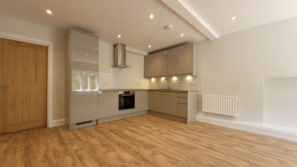 Property photo 2 of 5 835