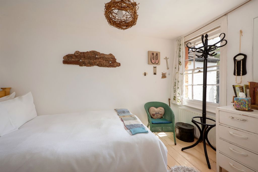 Property photo 3 of 13 Bedroom