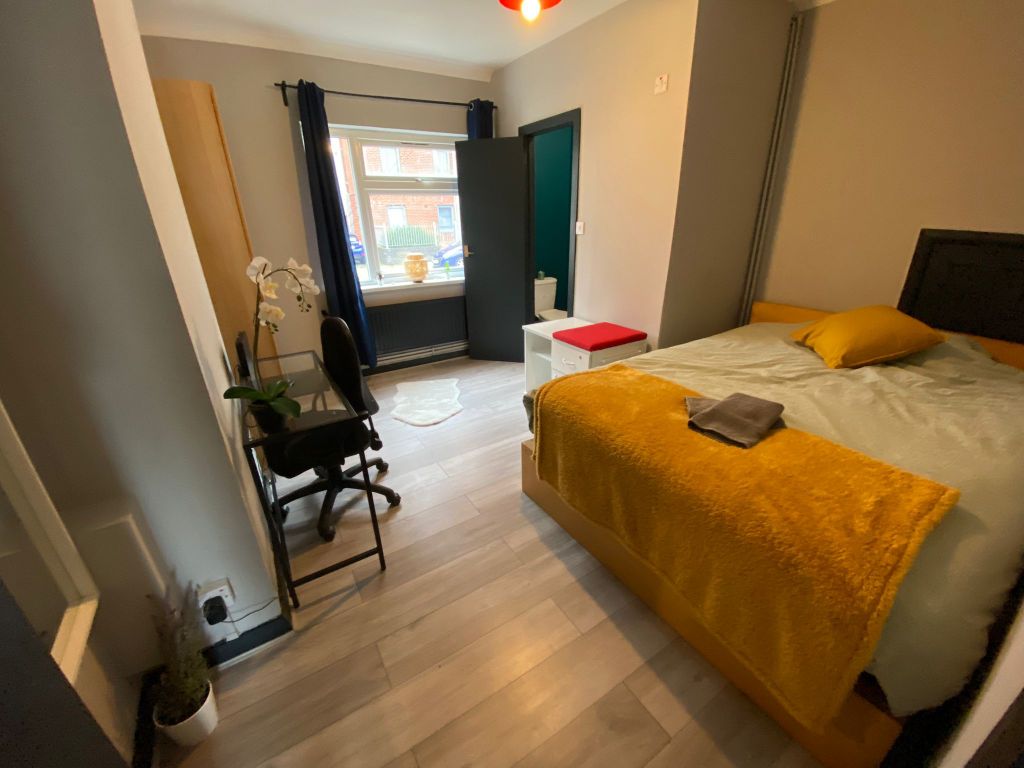 Property photo 1 of 15  Ensuite 2- 900 Available From 29/06/2025