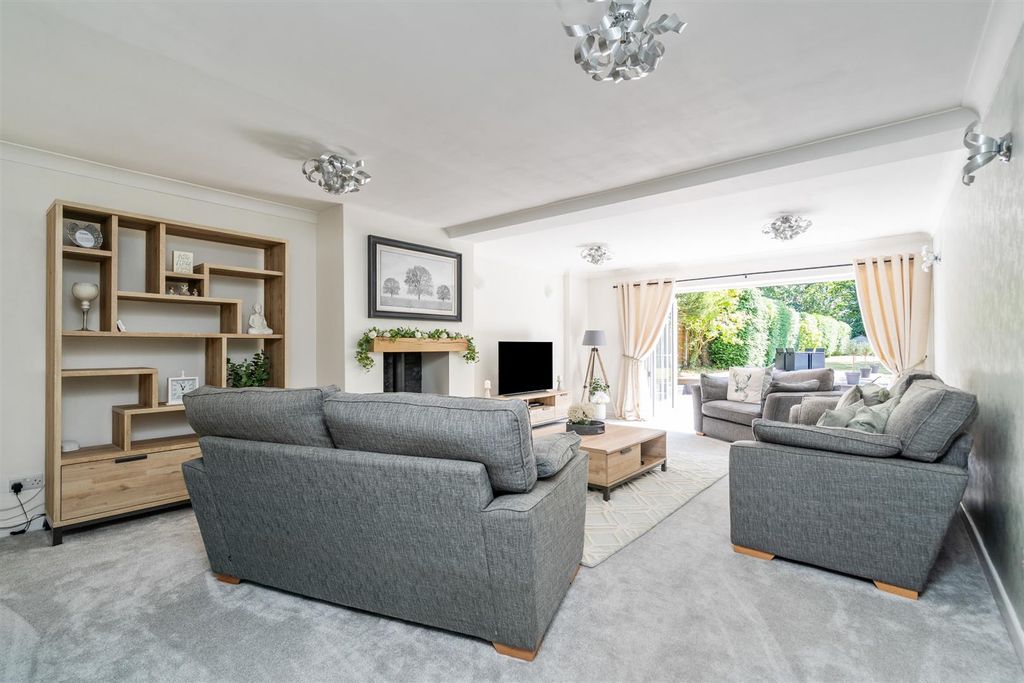 Property photo 3 of 30 62 Aylesbury Road_35.Jpg