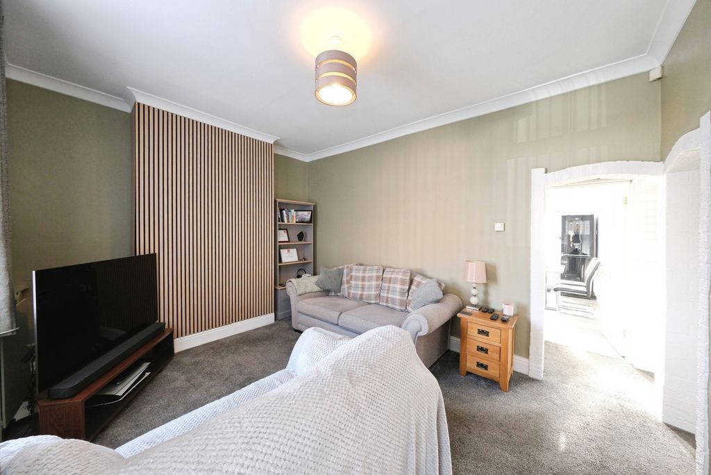 Property photo 2 of 12 Pbox-Img.Jpg