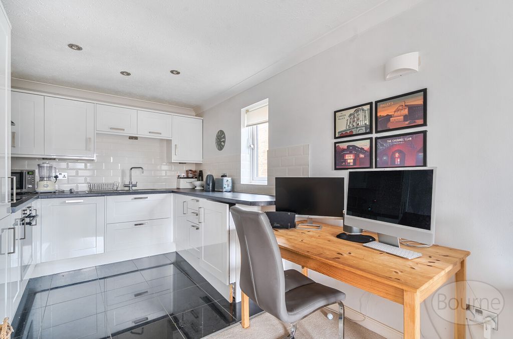 Property photo 3 of 10 E45Dd5F5-Ab41-4F5...