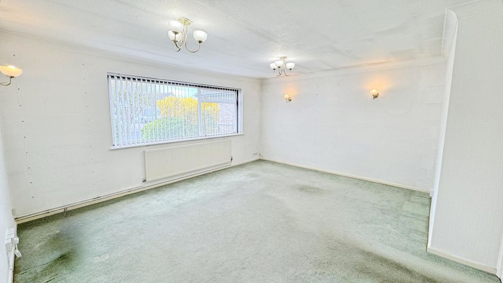 Property photo 3 of 16 Beacon Close