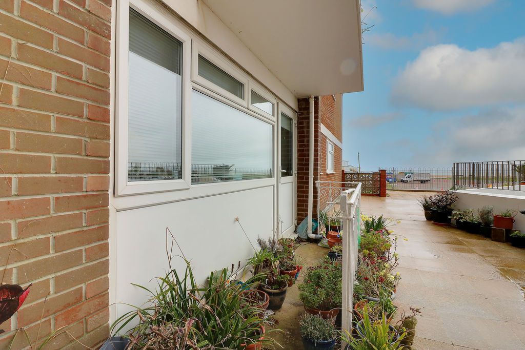 Property photo 2 of 10 Balcony