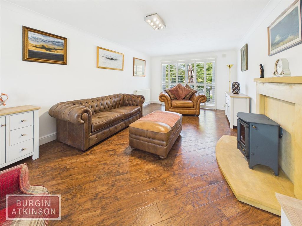 Property photo 3 of 36 Cam01619G0-Pr0198-Still023.Jpg