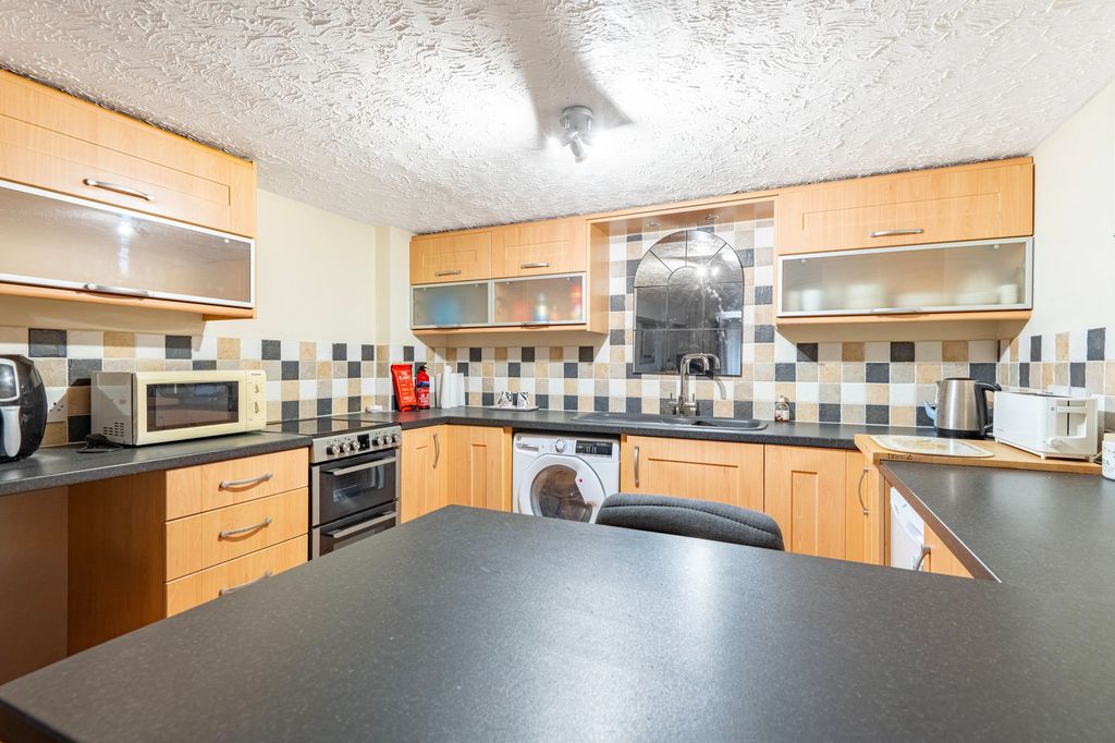 Property photo 2 of 11