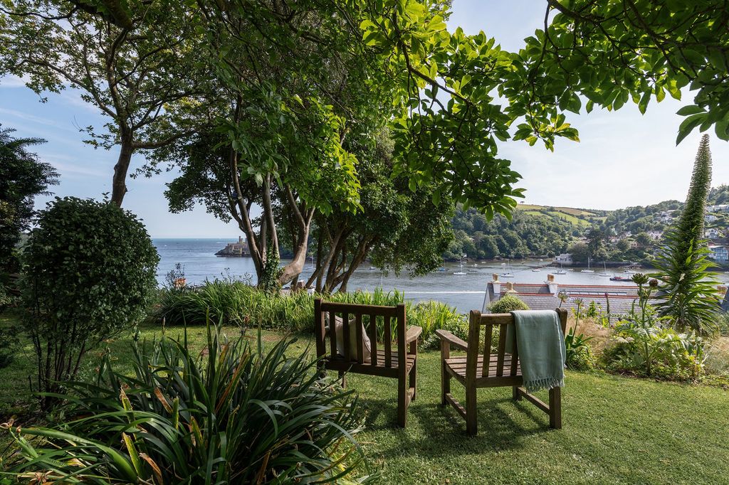 Property photo 2 of 15 Crosstrees View And Garden