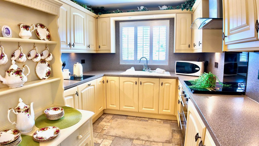 Property photo 2 of 31