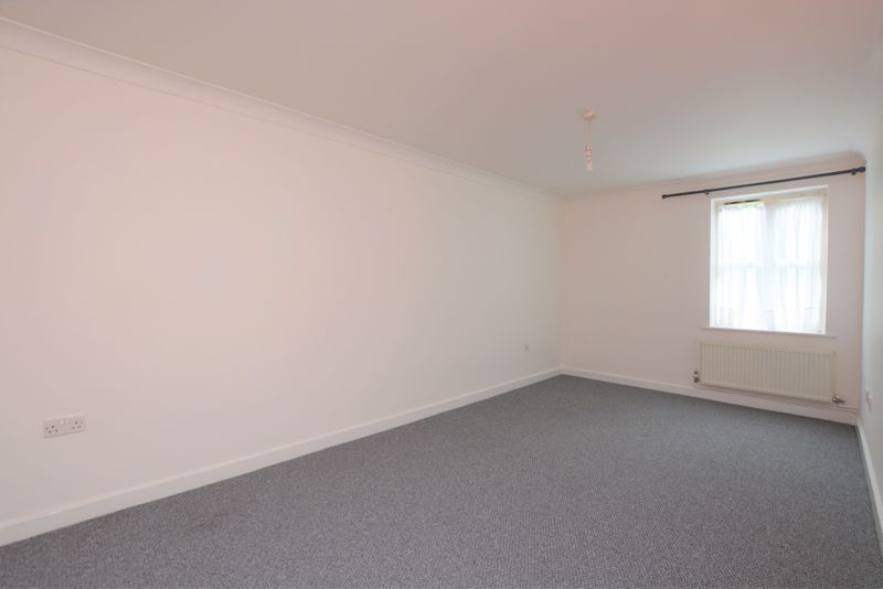 Property photo 3 of 8 Photo 6