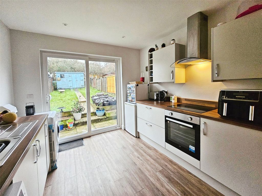 Property photo 3 of 16 Picture No. 11