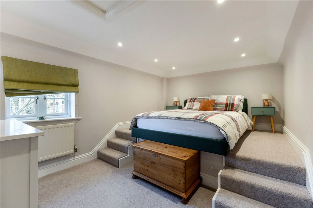 Property photo 3 of 9 Bedroom
