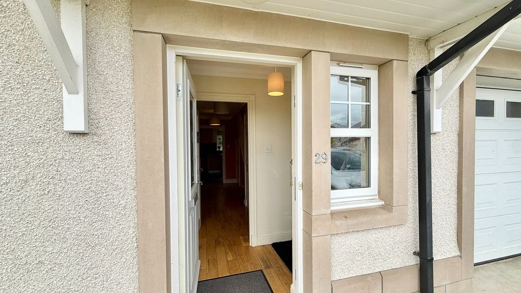 Property photo 2 of 27
